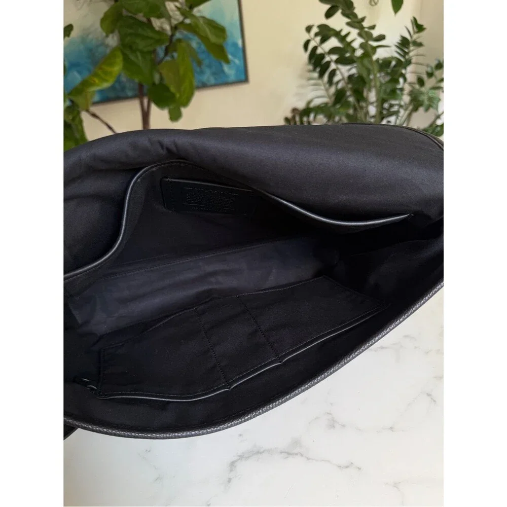 Coach Beck Messenger Crossbody Bag in Signature Pebble Leather Black CP115